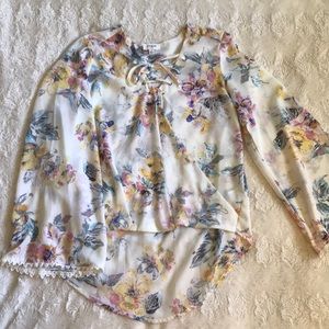 Floral patterned blouse long sleeves